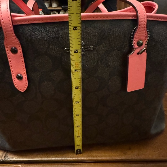 Coach Tote with Brown Signature Pattern and Pink Trim - Picture 7 of 8